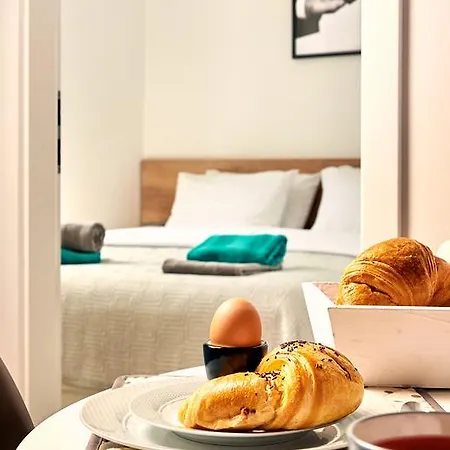 Regina Apartment Split